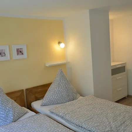 Fuer Arbeiter Und Monteure
