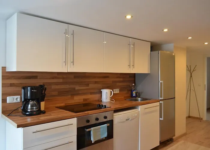 Fuer Arbeiter Und Monteure